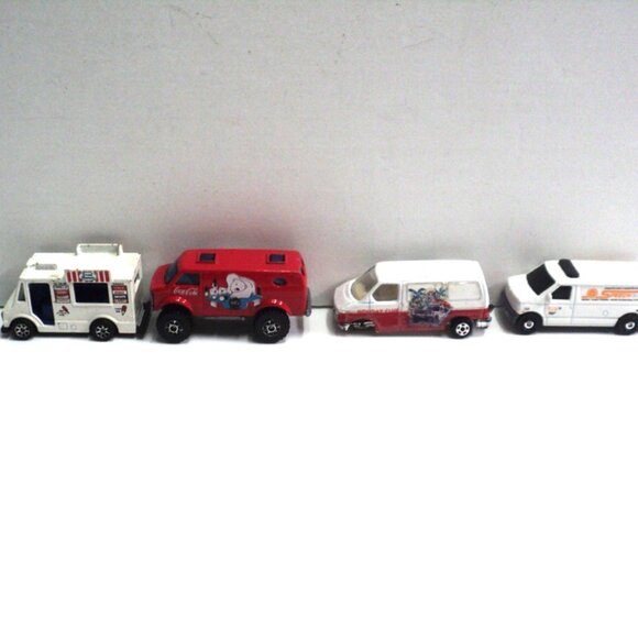 Lot of 4 Vans Scale 1:64 Diecast Vintage Toys Matchbox, Hot Wheels - Picture 1 of 5